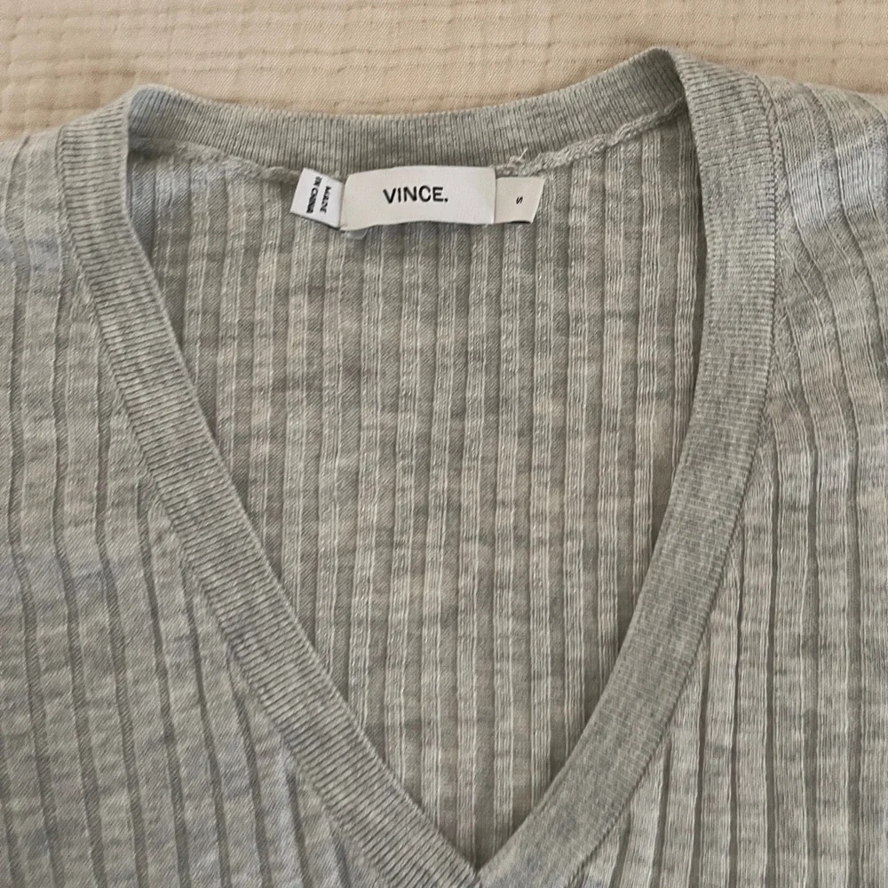 Vince Light Gray Ribbed V-Neck Sweater size small preppy cozy loungewear